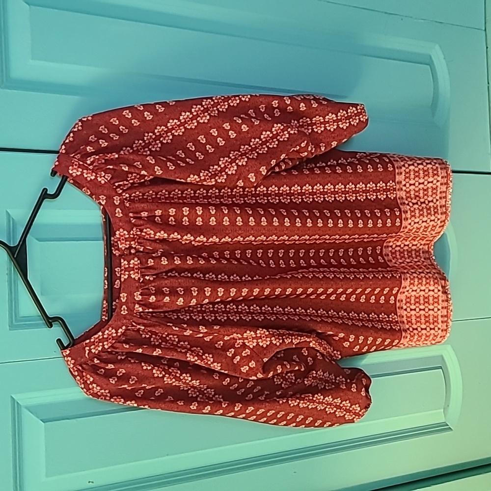 Women's scoop neck top